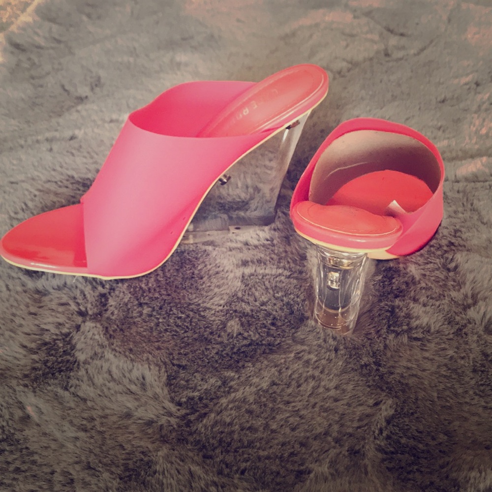 Cape Robbin Wedges